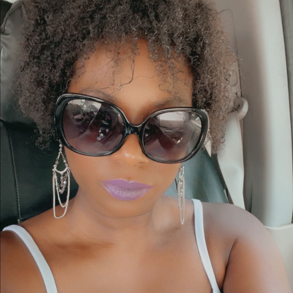 Meet your Posher, Kerrian